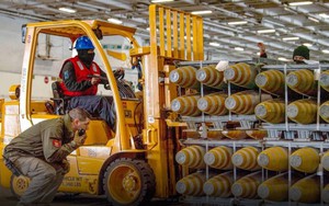 Khi Mỹ bước đi trên bờ vực