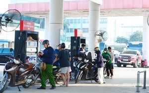1 lít xăng ngốn 1/3 thu nhập một ngày của người Lào, 1/5 của người Campuchia, người Việt Nam thì sao?