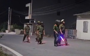 Công an tuần tra,  kiểm tra hành chính lúc 1 giờ sáng