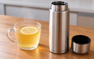 3 loại đồ uống không nên đựng trong bình giữ nhiệt: Có thứ nhiều người dùng mỗi sáng