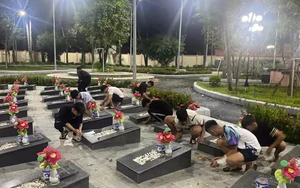 Công an đưa gần 20 thanh thiếu niên chuẩn bị đánh nhau đến chăm sóc mộ liệt sĩ