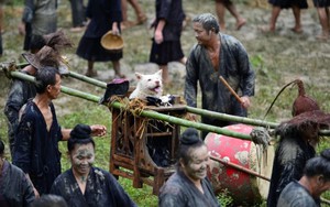 Lễ hội cõng chó độc lạ ở Trung Quốc