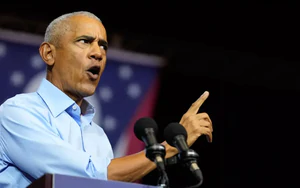 Tổng thống Trump dốc sức giữ quyền lực, ông Obama tung đòn phản công