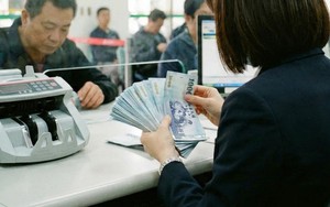 Một người đàn ông rút 1,7 tỷ đồng tiền tiết kiệm, vay thêm 1,5 tỷ đồng để “làm nhiệm vụ”
