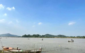 Tìm thấy thi thể người vợ trong vụ lật thuyền ở Nghệ An