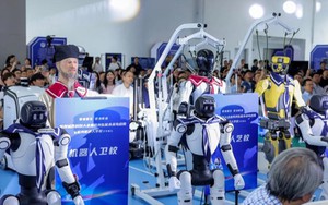 Phát hiện láng giềng Việt Nam cho hàng chục robot đi học như con người: Hơn 2 tháng sau, điều đặc biệt xảy ra