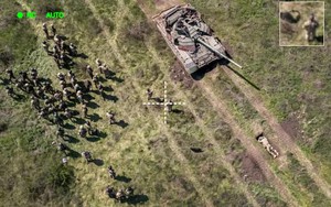 Vượt bãi mìn, áp sát vị trí lính Nga cố thủ rồi khai hỏa: Ukraine đưa “sát thủ mặt đất” trở lại