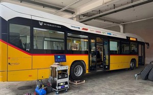 Công nghệ giúp xe buýt điện sạc pin bằng bánh