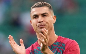 Ronaldo duyệt kịch bản họp báo được HLV Bồ Đào Nha khen như Pele, Maradona