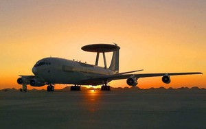 Cõng trên lưng chiếc đĩa khổng lồ, mẫu Boeing 707 này có gì đặc biệt mà giá lên tới nửa tỷ USD?