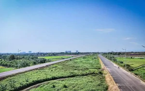 Hà Nội sắp thông xe đường song hành Vành đai 4 từ đê Hữu Hồng đến Đại lộ Thăng Long