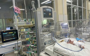 Cứu sống bệnh nhi sinh non nặng 700 gram thủng ruột tự phát