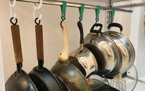 Nhìn 7 cách cất nồi chảo này tôi mới hiểu vì sao bếp nhà mình lúc nào cũng chật: Hóa ra trước giờ xếp sai hết