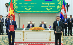 Việt Nam, Campuchia trao đổi nhiều văn kiện hợp tác quan trọng