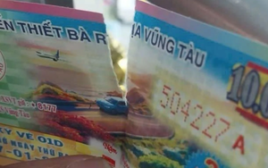 Xé rách tờ vé số xong mới biết có trúng thưởng, người phụ nữ nhận cái kết bất ngờ