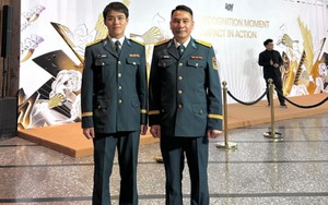 Đại tá, phi công cấp 1 Nguyễn Thế Dũng đứng cạnh Đại uý Đào Văn Bình: Cuộc gặp gỡ đáng giá!