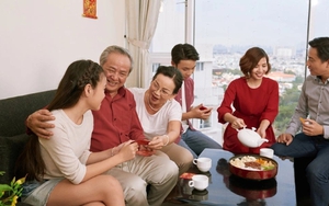 Bí quyết giữ bình thản trước loạt câu hỏi “khó đỡ” ngày Tết, theo chuyên gia tâm lý