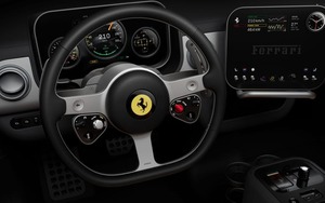 Cú bắt tay lịch sử: "Phù thủy thiết kế của Apple" Jony Ive chính thức thổi hồn vào nội thất siêu xe điện Ferrari Luce