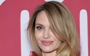 Angelina Jolie diện mốt không nội y