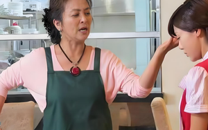 Vừa thắp hương cúng ông Công ông Táo xong thì mẹ chồng tới "ngó nghiêng" rồi bực tức bỏ về