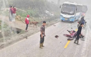 Mẹ địu con đi xe máy va chạm với xe khách, con 2 tuổi tử vong, mẹ bị thương