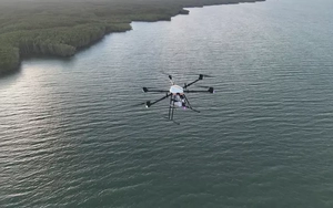 Lần đầu tiên triển khai UAV giao hàng vượt biển ở TPHCM