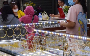 Giá vàng hôm nay 13-2: Giảm thẳng đứng