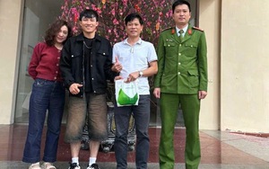 Vừa từ nước ngoài về, phát hiện tài khoản ngân hàng có 2 khoản tiền lạ lên tới 175 triệu đồng, người đàn ông vội đến công an trình báo