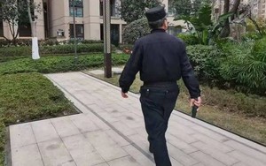 Phát hiện bảo vệ khu dân cư ngày ngày đi làm bằng xe sang, cảnh sát vào cuộc điều tra ra sự thật chấn động