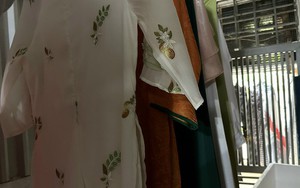 Thấy 3 bộ áo dài tôi mua để mặc Tết, em chồng xin ngay 1 bộ, tôi không đồng ý thì chồng nói câu khiến tôi phát bực