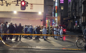 Đêm lễ Valentine ám ảnh tại Nhật Bản: 3 nam thanh niên bị đâm gục giữa phố đông, nghi phạm 20 tuổi ôm dao biến mất