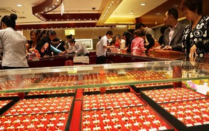 Phát hiện khách mua 300g vàng trị giá 1,1 tỷ đồng lại đựng trong túi trà sữa, cửa hàng lập tức báo công an vào cuộc điều tra