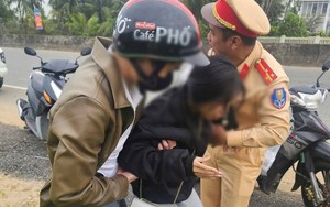 Trưa 29 Tết: Nữ sinh 2008 lên cơn co giật khi đang chạy xe, CSGT kịp thời hỗ trợ