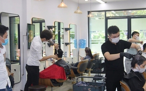 29 Tết, tôi đi làm tóc từ 6h sáng, đến 7h chồng đã chạy ra tận nơi lôi kéo khiến tôi ngã nhào giữa chốn đông người