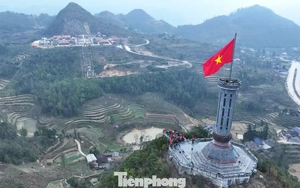 Thiêng liêng lễ Thượng cờ nơi cực Bắc ngày mùng 1 Tết