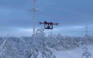 Nga thả cỗ máy di động đi dọc các đường dây điện: Tưởng trò đùa nhưng thực tế không như mọi người nghĩ