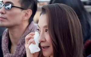 Dương Tử Quỳnh khóc