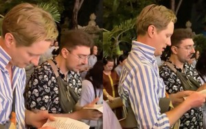 Dân mạng cười xỉu khi xem clip du khách Tây đến chùa đọc kinh làu làu