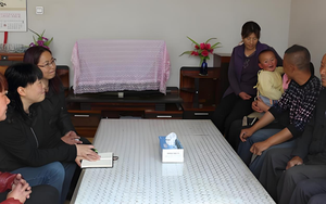 Bố mẹ gọi về ăn giỗ rồi chia luôn cho tiền đền bù đất, tôi chưa kịp cầm tiền thì chồng đã nói một câu khiến cả nhà bất ngờ