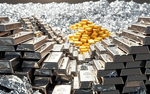 Không riêng vàng, bạc - dầu thô, kim loại công nghiệp cũng ồ ạt sập giá vì đâu?