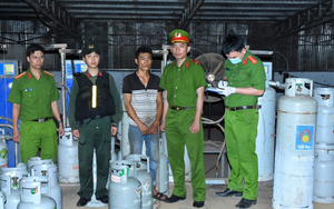 Đồng loạt khám xét 10 địa điểm trong chuyên án lớn, bắt 16 đối tượng, thu hàng trăm tấn tang vật