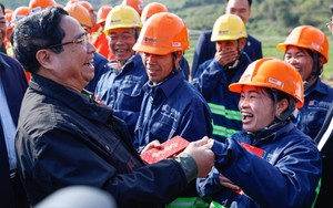 Thăm đại công trường dự án 25.000 tỷ, Thủ tướng biểu dương "vua đào hầm" VN, yêu cầu chốt ngày về đích