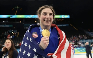 Cái kết đẹp như mơ của đội trưởng khúc côn cầu trên băng Mỹ tại Olympic 2026