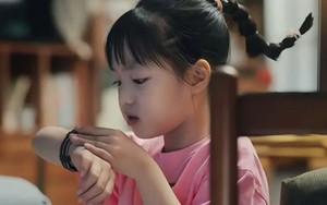 Bí mật ẩn giấu trong chiếc đồng hồ thông minh khiến tôi nhận ra: Thế hệ trẻ em này cô đơn đến mức nào!