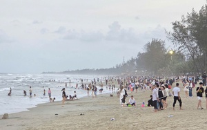 Tắm biển Mỹ Khê, 3 người trong gia đình bị đuối nước