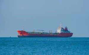 Nga thử lệnh phong toả của Mỹ, điều tàu chở 200.000 thùng dầu tới quốc đảo xa xôi: Thế giới 'nín thở' chờ kết quả