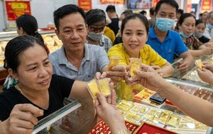 Không phải ai cũng cần chen chân sắm vàng mùng 10 tháng Giêng, nhưng nhóm người này mua một chút ắt rước lộc vào nhà