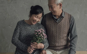 Về chúc Tết bố chồng, trong bữa cơm, ông bình thản thông báo một chuyện mà chồng tôi sững người, đánh rơi cả đũa