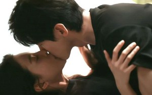 Tại sao phụ nữ KHÔNG NÊN làm "chuyện ấy" khi đang có kinh nguyệt? 5 nguy hiểm rình rập được bác sĩ chỉ đích danh