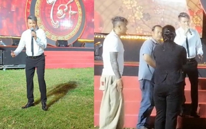 "Ông hoàng nhạc Việt" đình đám một thời đi hát hội chợ, được nhiều người vây kín chụp ảnh